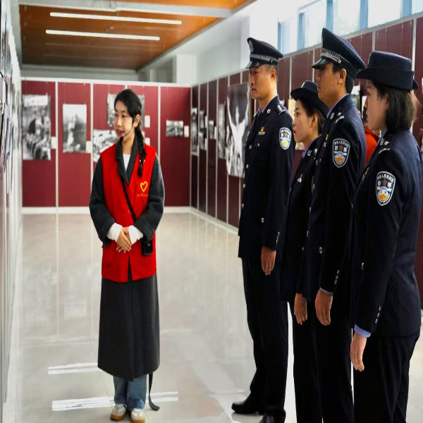 快来打卡这场艺术展，你的“青春讲解员”已就位！